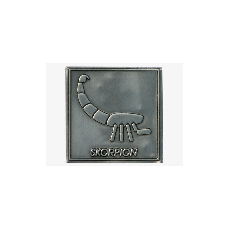 Etiqueta de estanho 'Escorpião', quadrada, metal, prata Etiqueta de estanho 'Escorpião', quadrada, metal, prata
